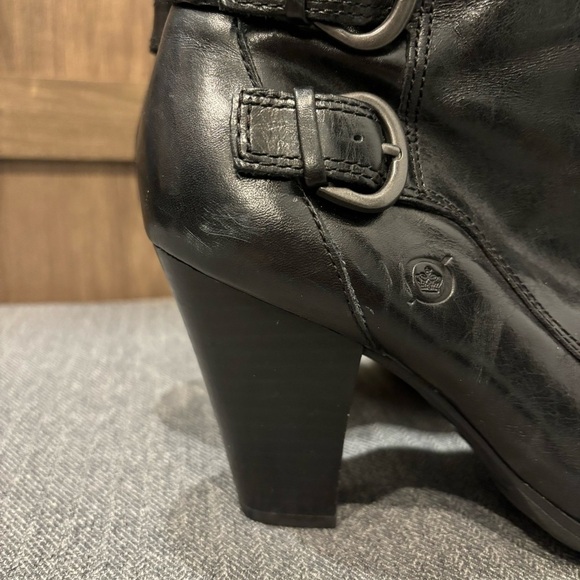 Born Vivi Black Leather Three Buckled moto Ankle Boots Size 7.5 Almond Toe - Picture 8 of 14